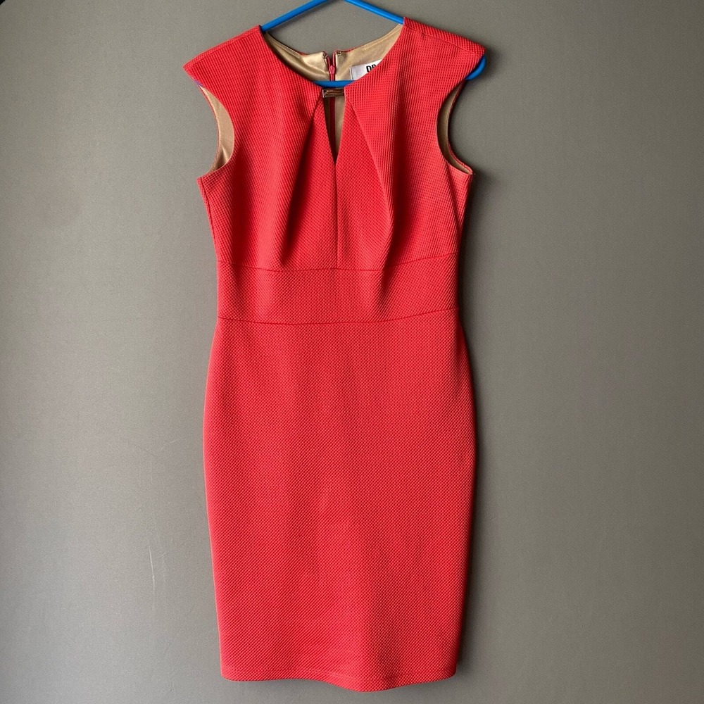 DR Collection‎ sz 4 Red Textured Sheath Dress Sleeveless V-Neck Formal Office